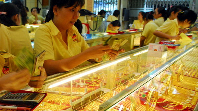 Vàng tăng mạnh, USD quay đầu giảm