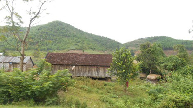 Buôn Ethi nhìn từ đỉnh đèo Phượng Hoàng. 