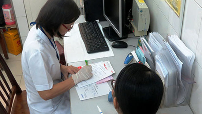 Nên khám thai thường xuyên để theo dõi sát tình trạng thai và kịp thời phát hiện những bất ổn. Trong ảnh: Khám thai tại Trung tâm Chăm sóc sức khỏe sinh sản TP HCM