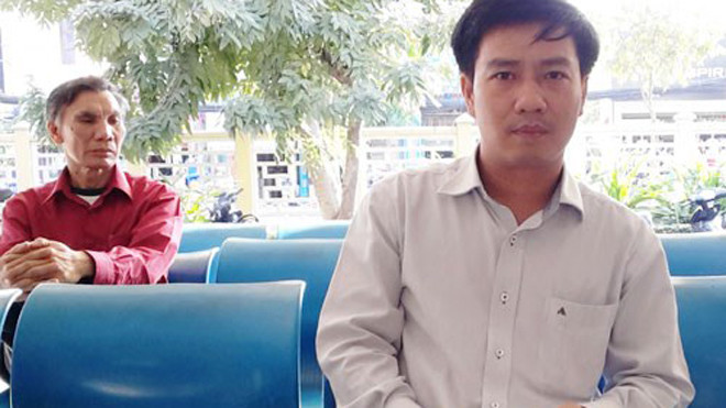 Anh Đoàn Văn Ninh mỏi mòn chờ được đóng tiền sử dụng cho thửa đất của mình - Ảnh: Đình Sơn