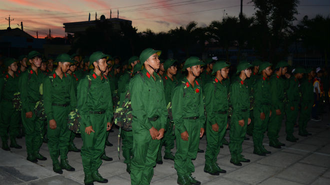 Từ sáng sớm, huyện Mỹ Xuyên đã làm lễ giao nhận quân