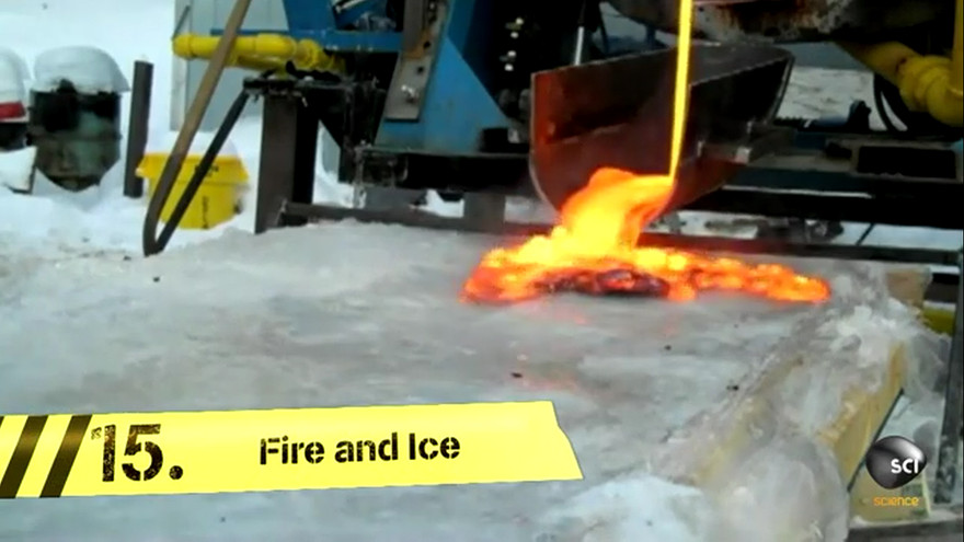 'Trứng từ địa ngục' xuất hiện khi đổ dung nham lên băng