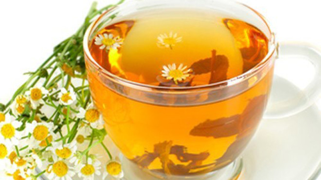 Trà hoa cúc giúp bạn ngủ ngon hơn.