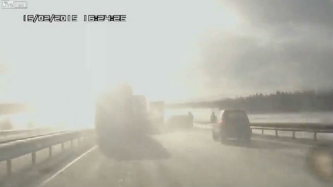 Tai nạn liên hoàn vì lái xe ngược nắng