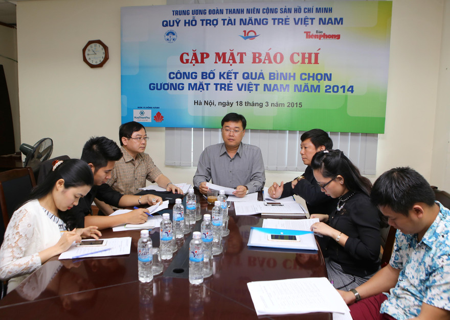 Hội đồng bình chọn đã bỏ phiếu kín chọn 10 cá nhân tiêu biểu nhận giải thưởng Gương mặt trẻ Việt Nam tiêu biểu 2014. Ảnh: Như Ý