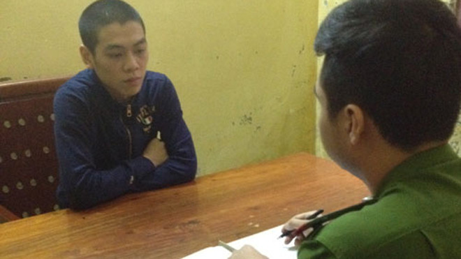 Hiếu tại trụ sở công an.