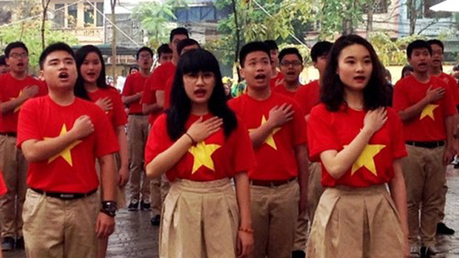 Học sinh học cách thể hiện lòng yêu nước bằng hát Quốc ca