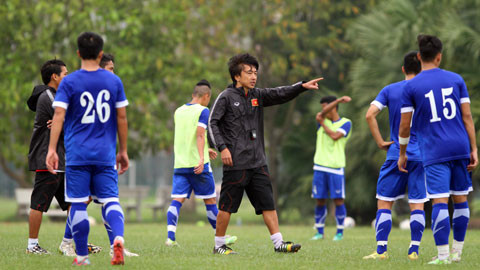 HLV Miura rất nghiêm túc trong việc tập luyện và nghỉ ngơi của các cầu thủ