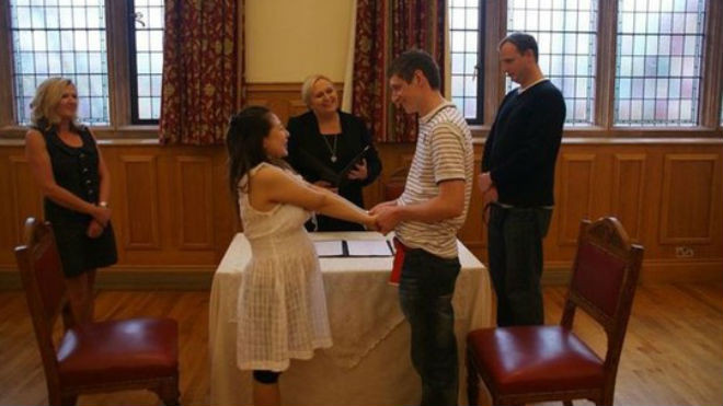 Bị bắt tại đám cưới vì nghi kết hôn giả