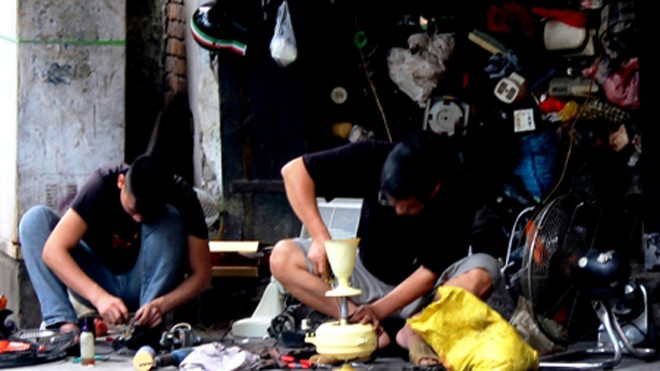 Những địa chỉ này luôn là nơi hấp dẫn đối với khách nước ngoài và dân sưu tầm quạt cổ