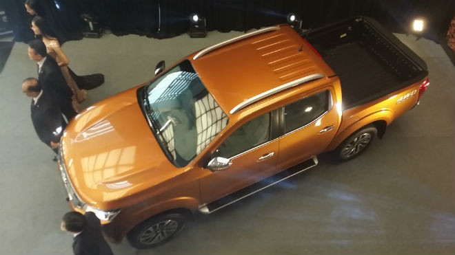 Nissan NP300 Navara rầm rộ trình làng, giá từ 645 triệu đồng