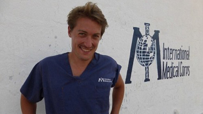 Bác sĩ James Meiring tại trung tâm Makeni, nơi anh tới tình nguyện đầu tháng 2 năm nay. Ảnh: Nationalheadlines