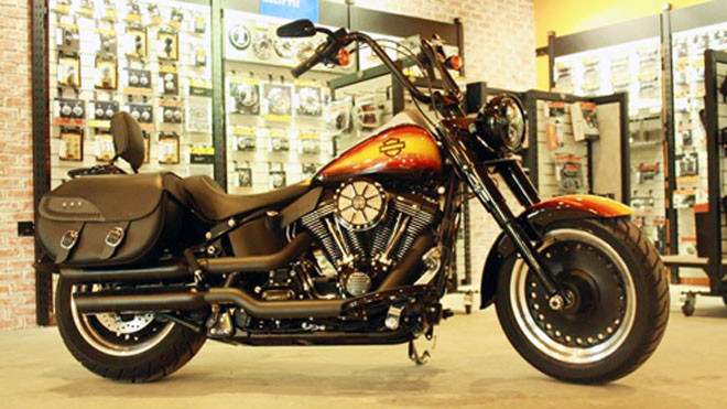 Chiếc xe độ với nước sơn thủ công, màu sơn thuộc phiên bản giới hạn chỉ có 150 bộ trên toàn thế giới.