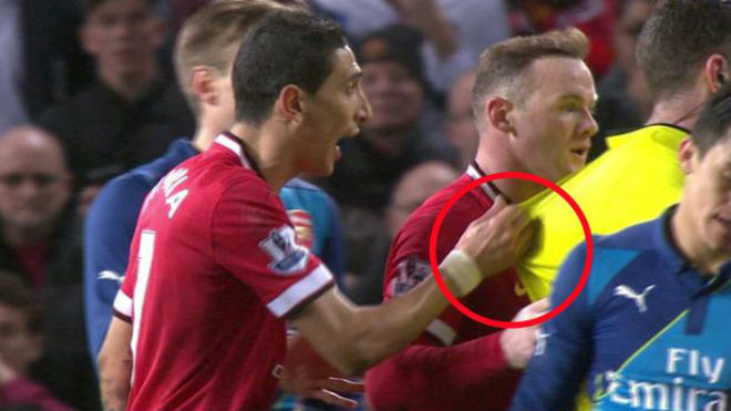 Di Maria mang áo số 7 và nhận thẻ đỏ ở phút 77.