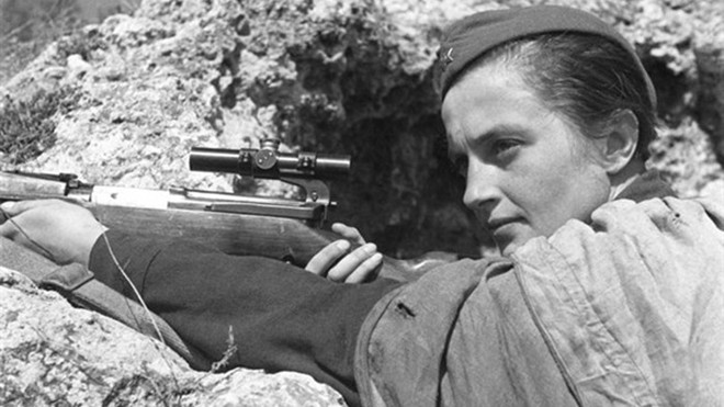 Lyudmila Mikhailovna Pavlichenko sinh năm 1916 tại một ngôi làng nhỏ thuộc Belaya Tserkov, Ukraina