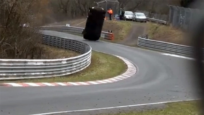 Ôtô đua bay qua rào chắn, đâm chết một khán giả