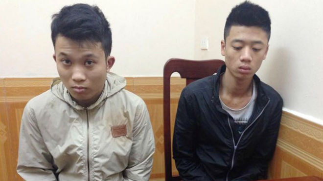 Tú và Hoàng tại cơ quan công an. Ảnh: Việt Đức.