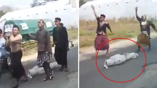 Thi thể người quá cố bị rơi khỏi quan tài. Ảnh: Mirror