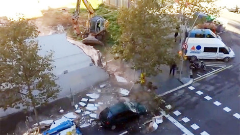 Phá tường lỡ tay phá luôn ôtô