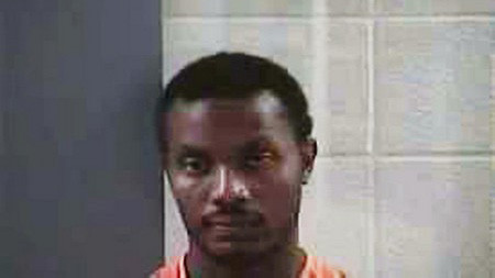 Chân dung Cornelius Jefferson, kẻ đã tấn công bạn gái vì cô này ở ngoài xấu hơn trên mạng.