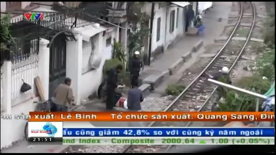 Con nghiện say thuốc nhảy múa trên 'con đường chết'