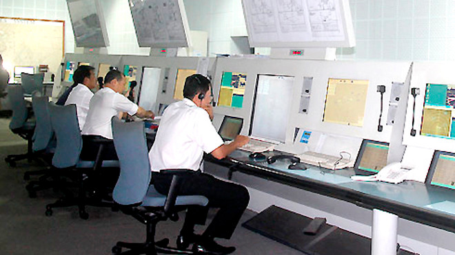 Một kíp trực ở đài kiểm soát không lưu tại Tân Sơn Nhất (ACC Hồ Chí Minh). Ảnh minh họa: Đoàn Loan.