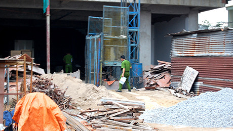 Cơ quan công an khám nghiệm hiện trường 