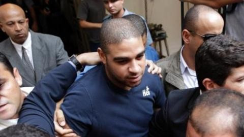 Adriano bị bắt vì có liên quan tới buôn bán ma túy. 