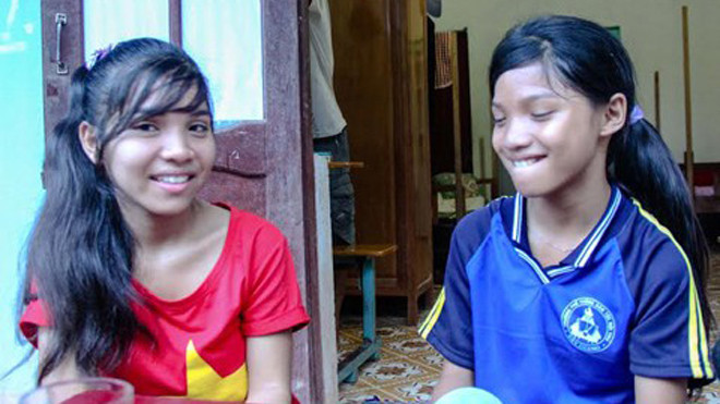 Hai chị em Pơloong Thị San Ốc và Pơloong Thị Sun U, được đặt tên theo phim Hàn Quốc những năm trước. 