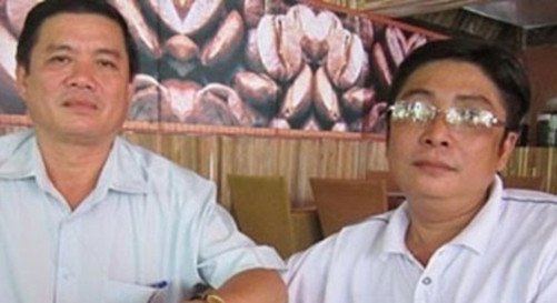 Ông Bùi Quốc Khánh – Phó Giám đốc Sở Ngoại vụ (phải) và ông Phạm Thành Chung – Phó Giám đốc Sở Nội vụ (trái). Ảnh: Pháp luật Thành phố HCM. 