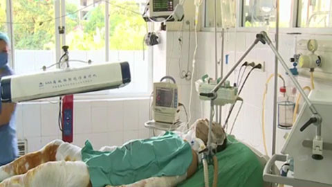 Chiến sĩ vụ máy bay Mi171 rơi được điều trị tích cực tại Viện Bỏng Quốc gia.