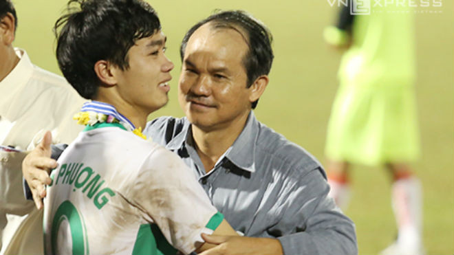 Bầu Đức và Công Phượng. Ảnh: Đức Đồng.