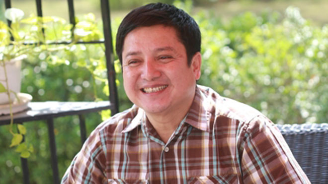 Chí Trung vừa là một diễn viên kịch, đạo diễn phim, đồng thời kiêm cả chức vụ Phó giám đốc nhà hát Tuổi Trẻ.