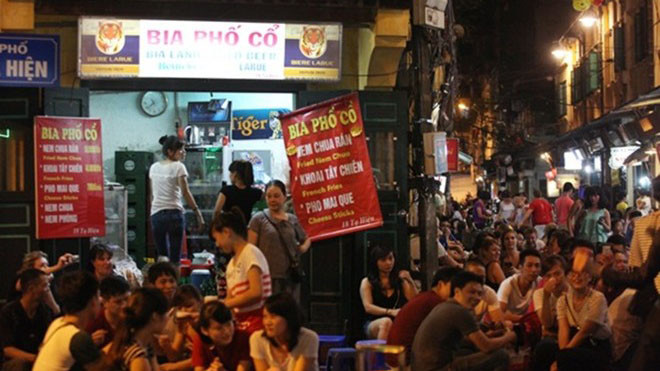 Những vỉa hè sinh ra tiền ở Hà Nội