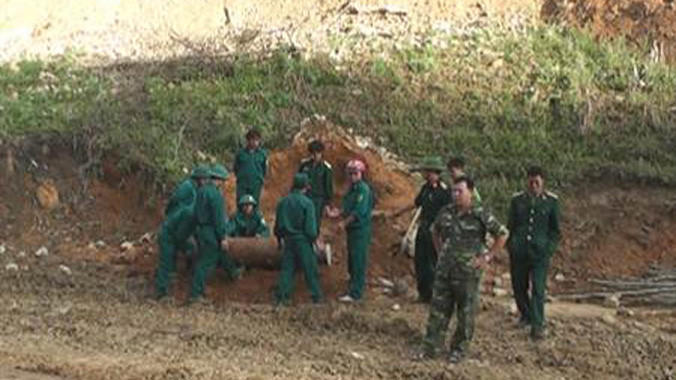 Quả bom Mỹ nặng trên 340kg được phát hiện trên địa bàn. 