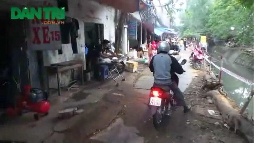 Làm xiếc trên đường... ghép ván giữa Thủ đô