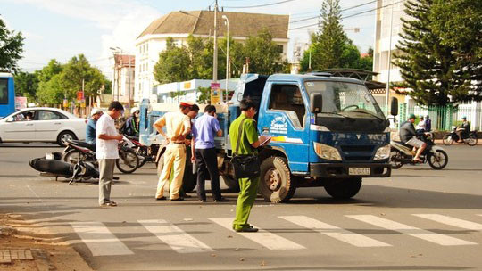Vụ tai nạn khiến người đàn ông bị cán nát 1 chân