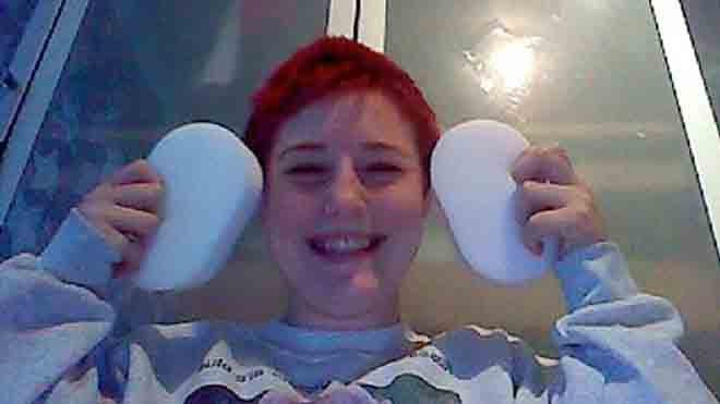 “Khi bị stress, tôi thích tự thưởng cho mình bằng cách nhấm nháp một miếng mút xốp để thư giãn" 