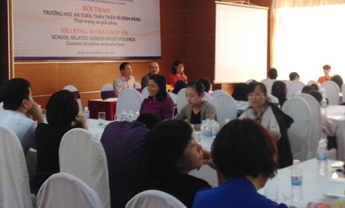 Hội thảo "Trường học an toàn, thân thiện và bình đẳng - Thực trạng và giải pháp" đưa ra kết quả nghiên cứu với 3.000 học sinh của 30 trường trung học trên địa bàn Hà Nội. Ảnh: Quỳnh Trang.