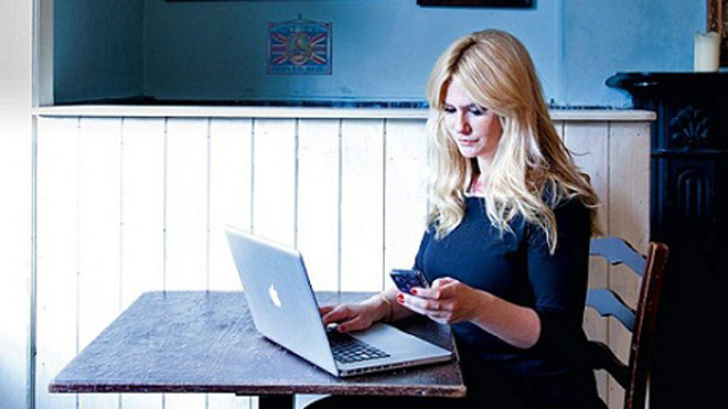 Với nữ nhà báo 29 tuổi Emily Bryce-Perkins, phương tiện truyền thông xã hội là một trong những nguyên nhân dẫn đến vụ ly hôn của cô. Ảnh: Telegraph