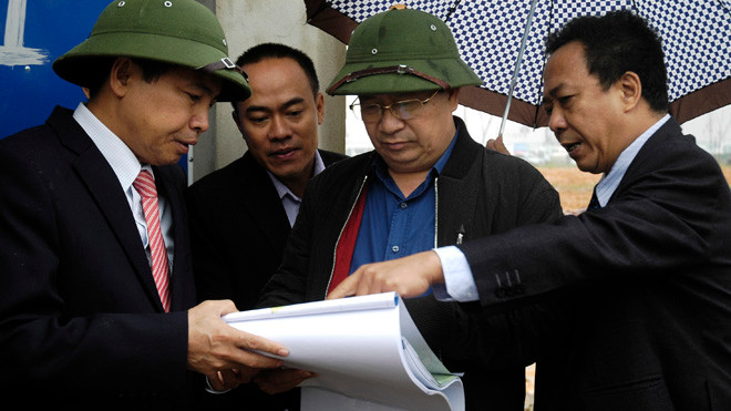 Bộ trưởng Xây dựng kiểm tra dự án nhà công nhân tại Thái Nguyên