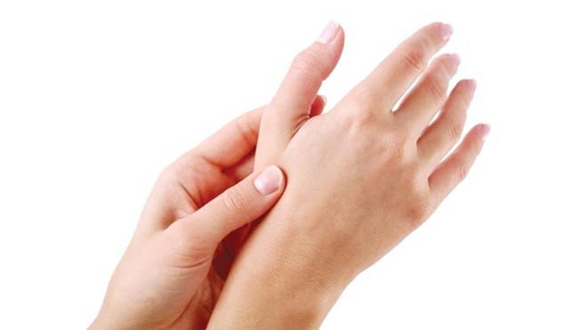 Run tay: Cảnh báo bệnh lý và cách điều trị.