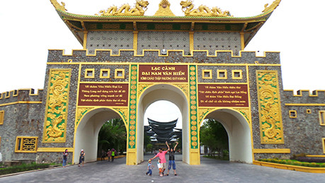 UBND tỉnh Bình Dương khẳng định việc thực hiện quyết định chuyển đổi thời hạn sử dụng khu đất rộng 61,4 ha của công ty tại KCN Sóng Thần 3 từ “lâu dài” còn 50 năm không liên quan gì đến KDL Đại Nam 