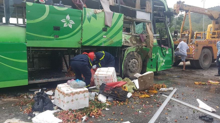 Vụ xe khách lao xuống sông, 9 người thương vong: Do tài xế buồn ngủ?