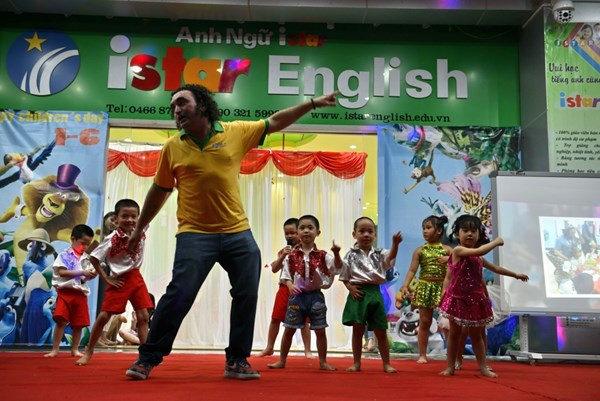 Bé nên bắt đầu học tiếng Anh từ khi nào.