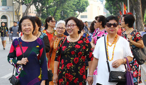 Dự kiến tuổi nghỉ hưu của nữ sẽ tăng cao nhất là 5 tuổi. Ảnh minh họa: Hoàng Phương.