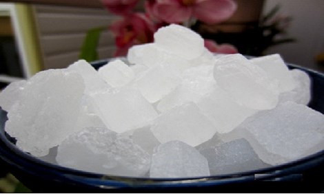  Đường phèn có tính ngọt, mát, rất tốt cho sức khỏe và trị mụn