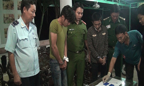 Tâm và Hoàng khi bị bắt giữ. Ảnh: Mạnh Hùng