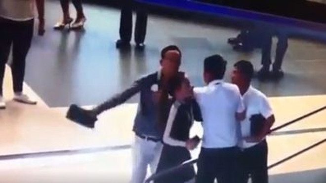 Nữ nhân viên hàng không bị nam thanh niên đánh ngay giữa sân bay Nội Bài cho biết cô vẫn rất hoang mang