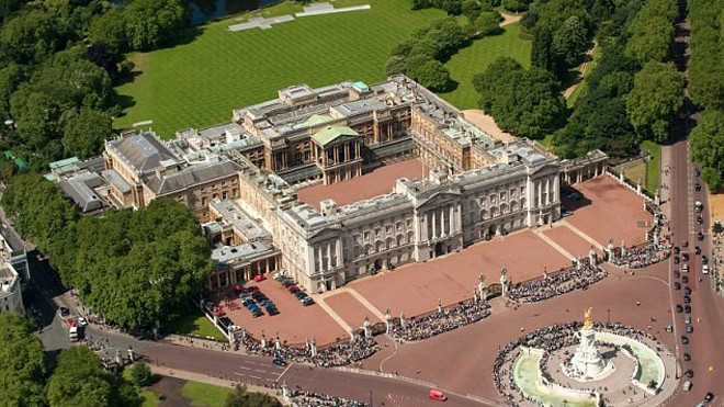 Nam thanh niên Trung Quốc bị bắt giữ tại Cung điện Buckingham vì có âm mưu ám sát nữ hoàng. Ảnh: Dailymail